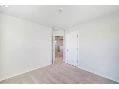 Bedroom - 2982 T St, Springfield, OR 97477 photo 5 of 11