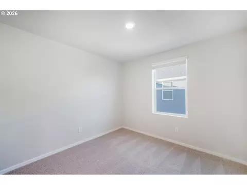 Bedroom - 2982 T St, Springfield, OR 97477 photo 6 of 11