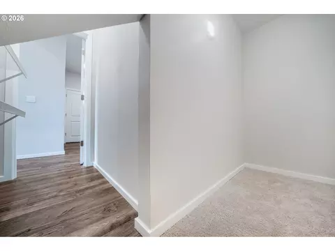 Entry Way - 2982 T St, Springfield, OR 97477 photo 5 of 6