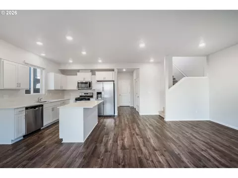 Kitchen - 2982 T St, Springfield, OR 97477 photo 1 of 5