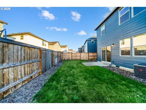 Exterior - 2982 T St, Springfield, OR 97477 photo 4 of 10