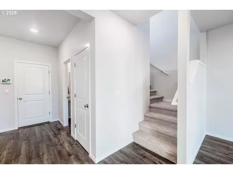 Entry Way - 2982 T St, Springfield, OR 97477 photo 1 of 6