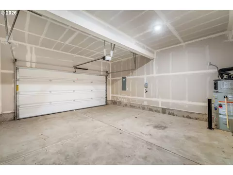 Other - 2982 T St, Springfield, OR 97477 photo 2 of 6