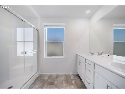 Bath - 2982 T St, Springfield, OR 97477 photo 6 of 6