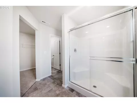 Entry Way - 2982 T St, Springfield, OR 97477 photo 6 of 6