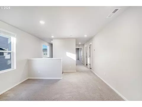 Entry Way - 2982 T St, Springfield, OR 97477 photo 2 of 6