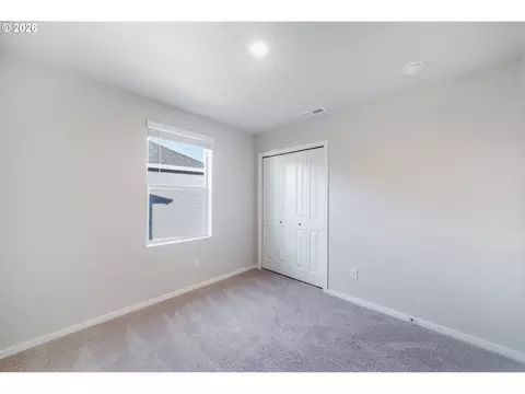 Bedroom - 2982 T St, Springfield, OR 97477 photo 7 of 11