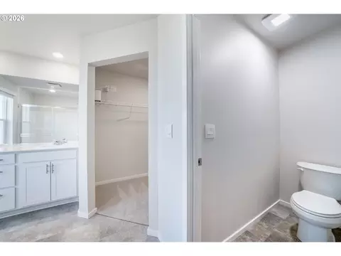 Bath - 2982 T St, Springfield, OR 97477 photo 4 of 6