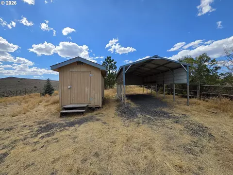 Exterior - 68883 Loop Dr, Hines, OR 97738 photo 6 of 8