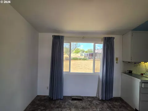 Living - 68883 Loop Dr, Hines, OR 97738 photo 4 of 4