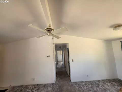 Entry Way - 68883 Loop Dr, Hines, OR 97738 photo 2 of 2