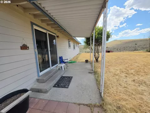 Exterior - 68883 Loop Dr, Hines, OR 97738 photo 4 of 8