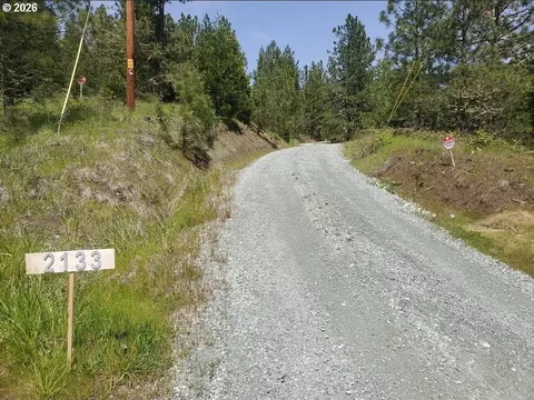 2133 Spring Brook Rd, Myrtle Creek, OR 97457