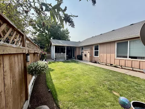 5976 Firestone Dr, Eugene, OR 97402 photo 4