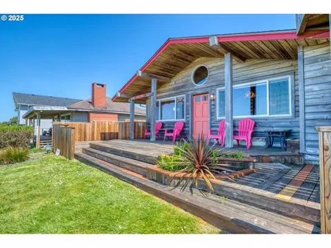 1330 NW Spring St, Newport, OR 97365