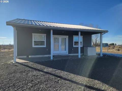 58098 N Maple Circle Rd, Christmas Valley, OR 97641