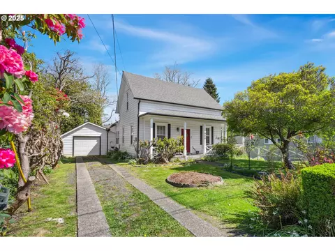 954 Elrod Ave, Coos Bay, OR 97420