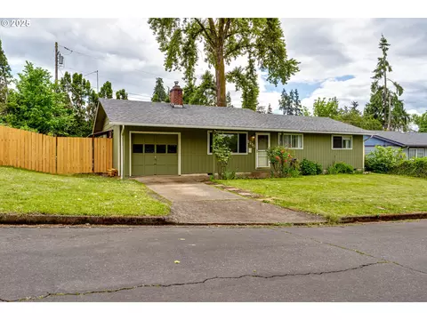1215 E Harrison Ave, Cottage Grove, OR 97424