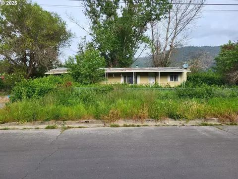 251 Alameda St, Myrtle Creek, OR 97457