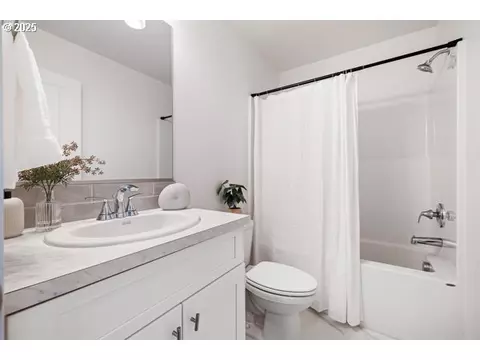 Bath - 314 Sage St, Boardman, OR 97818 photo 1 of 3