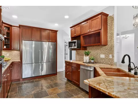 Kitchen - 11858 SE Jed Ct, Sandy, OR 97055 photo 2 of 6