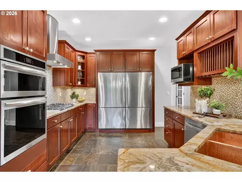 Kitchen - 11858 SE Jed Ct, Sandy, OR 97055 photo 3 of 6