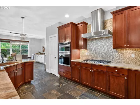 Kitchen - 11858 SE Jed Ct, Sandy, OR 97055 photo 4 of 6