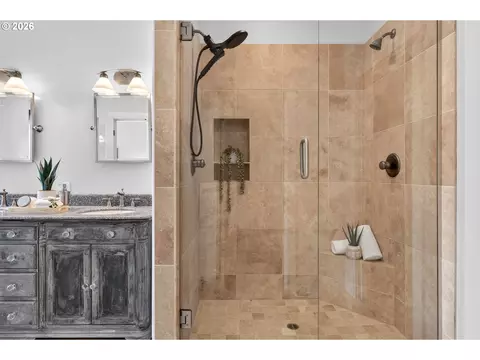 Bath - 11858 SE Jed Ct, Sandy, OR 97055 photo 3 of 6