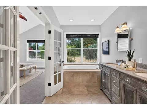 Bath - 11858 SE Jed Ct, Sandy, OR 97055 photo 2 of 6