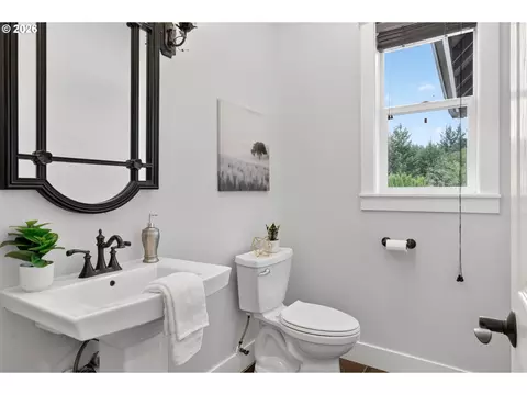 Bath - 11858 SE Jed Ct, Sandy, OR 97055 photo 4 of 6