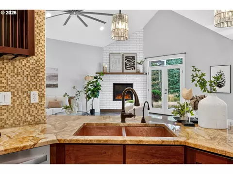 Kitchen - 11858 SE Jed Ct, Sandy, OR 97055 photo 6 of 6