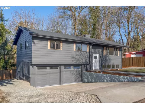 875 E 4th St, La Center, WA 98629