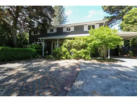 2155 N 11th St, Coos Bay, OR 97420