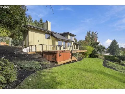 Exterior - 541 Spyglass Dr, Eugene, OR 97401 photo 8 of 13