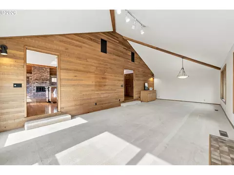 Living - 541 Spyglass Dr, Eugene, OR 97401 photo 2 of 6