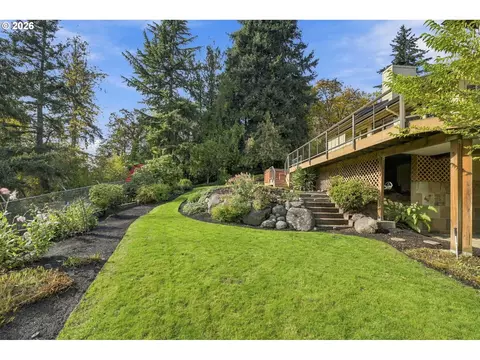 Exterior - 541 Spyglass Dr, Eugene, OR 97401 photo 11 of 13