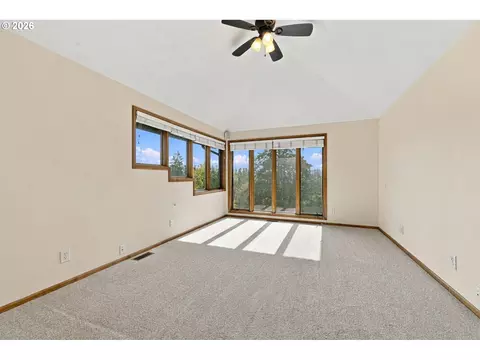 Bedroom - 541 Spyglass Dr, Eugene, OR 97401 photo 1 of 6