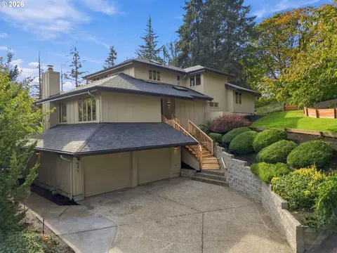 Exterior - 541 Spyglass Dr, Eugene, OR 97401 photo 3 of 13