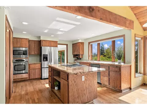 Kitchen - 541 Spyglass Dr, Eugene, OR 97401 photo 2 of 3