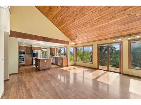 Living - 541 Spyglass Dr, Eugene, OR 97401 photo 4 of 6