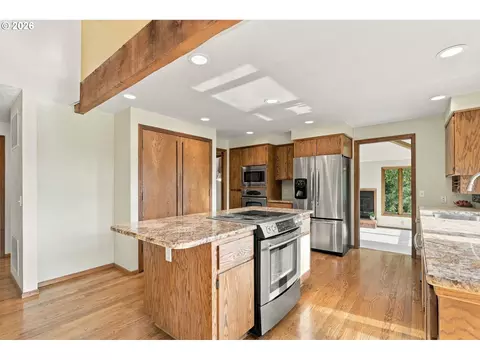 Kitchen - 541 Spyglass Dr, Eugene, OR 97401 photo 3 of 3