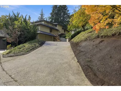 Exterior - 541 Spyglass Dr, Eugene, OR 97401 photo 2 of 13