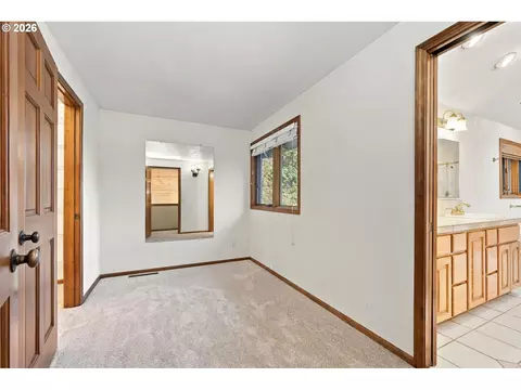 Bedroom - 541 Spyglass Dr, Eugene, OR 97401 photo 3 of 6