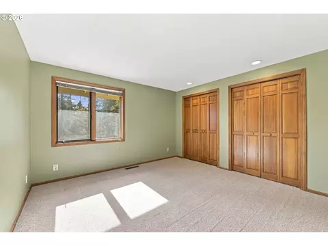 Bedroom - 541 Spyglass Dr, Eugene, OR 97401 photo 4 of 6