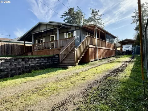 91566 Dolezal Ln, Coos Bay, OR 97420