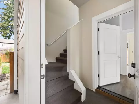 Entry Way - 40189 Laurel St, Sandy, OR 97055 photo 1 of 1