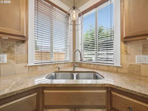 Kitchen - 40189 Laurel St, Sandy, OR 97055 photo 3 of 6