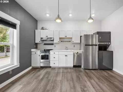Kitchen - 40189 Laurel St, Sandy, OR 97055 photo 6 of 6