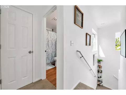 Entry Way - 1647 Hamlet Ln, Eugene, OR 97402 photo 1 of 1