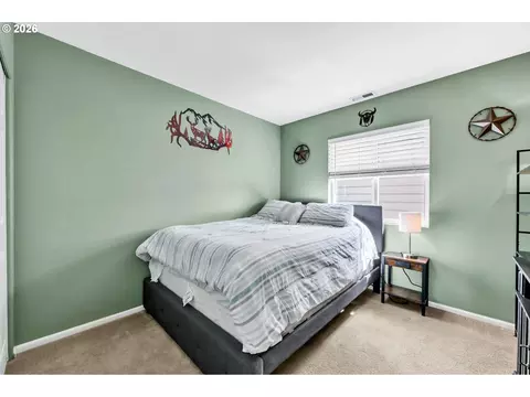 Bedroom - 1647 Hamlet Ln, Eugene, OR 97402 photo 3 of 5